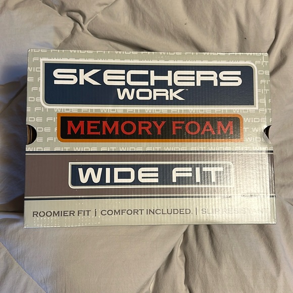 Sketchers Work Memory foam WIDE fit slip resistant 7.5 size shoe - Picture 3 of 5